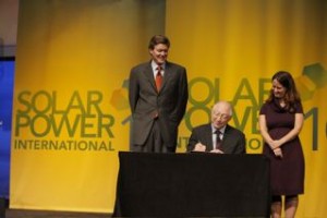 Secretary Salazar Signs ROD1 300x200 US signs public lands solar projects