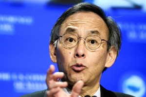 NA BE036 CHU G 20100204202452 300x200 Energy Secretary Steven Chu knows the power of waves